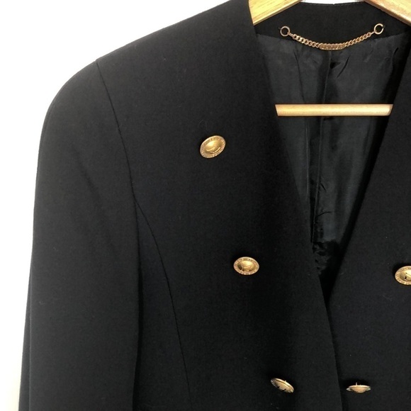 horst Basler double breasted blazer fully lined. Gold toned buttons - Picture 2 of 11